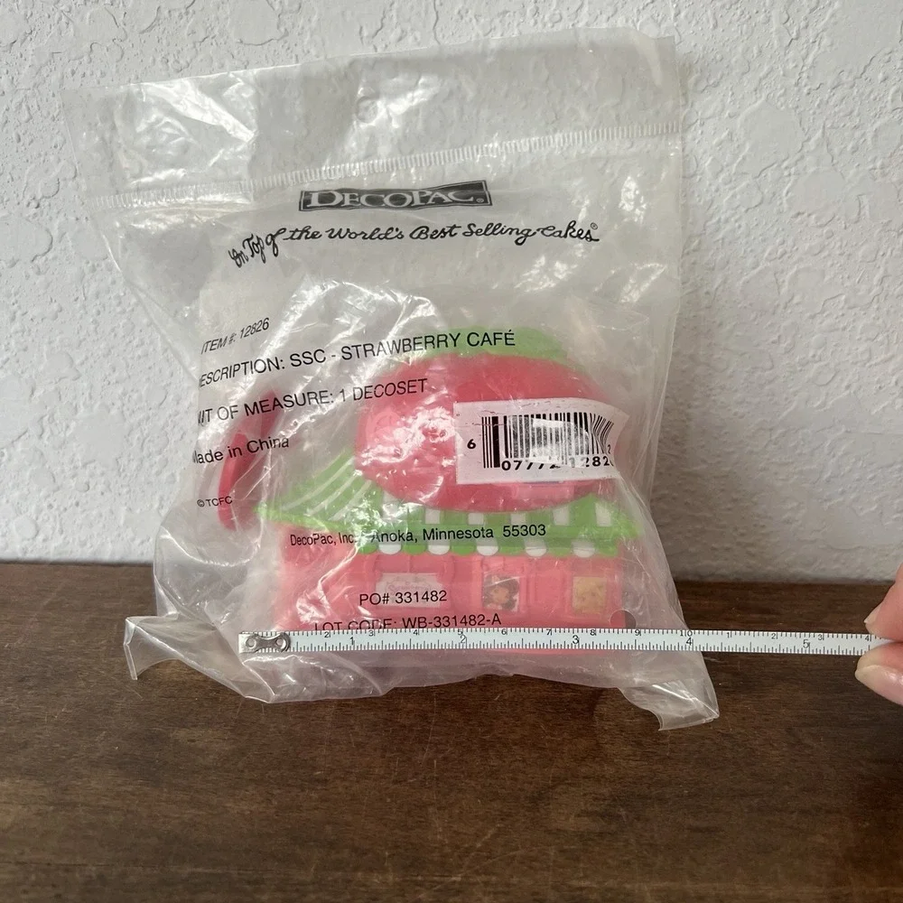 NEW DecoPac Cake Topper‎ Strawberry Shortcake Cafe Play-set And Mini Figure